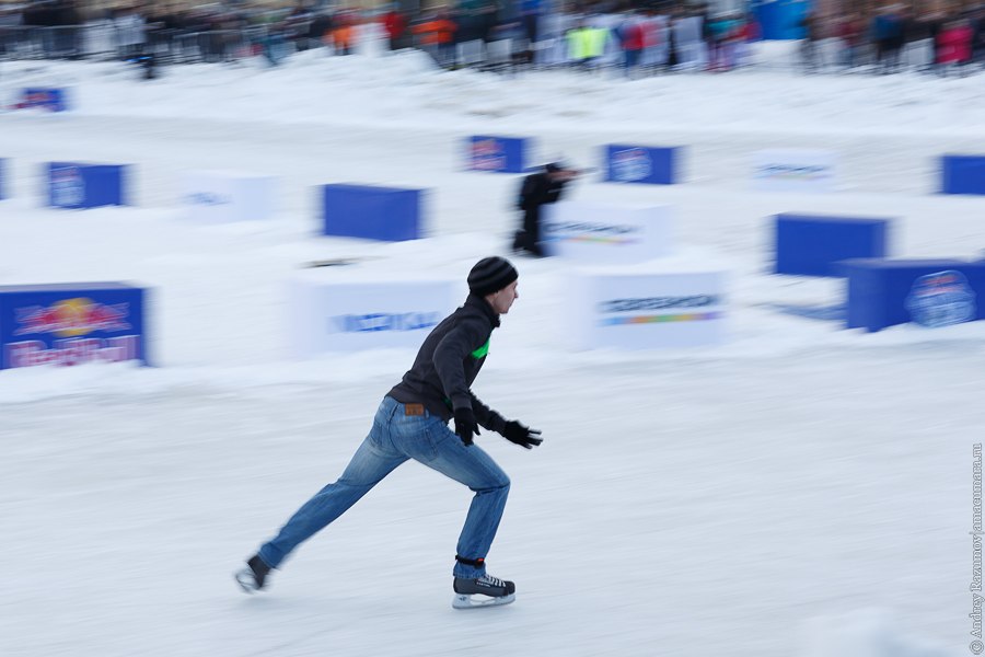 Массовый забег конькобежцев Петровский лед
