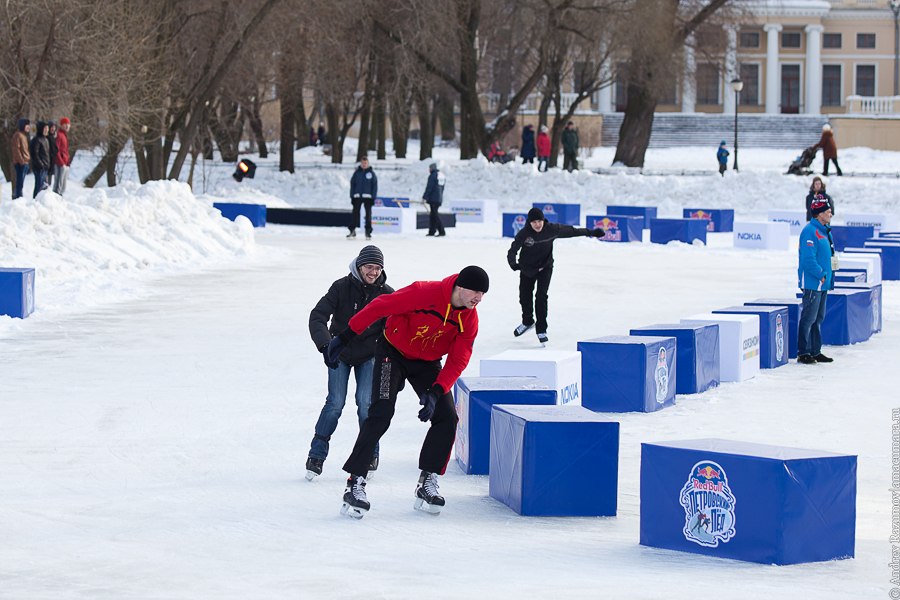 Массовый забег конькобежцев Петровский лед