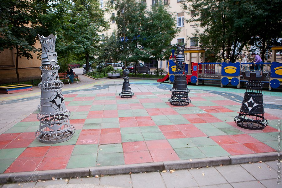 Шахматный дворик в Санкт-Петербурге Загородный 28