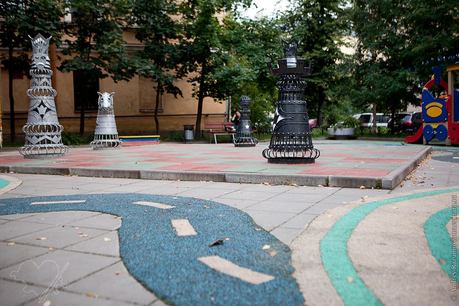 Шахматный дворик в Санкт-Петербурге Загородный 28